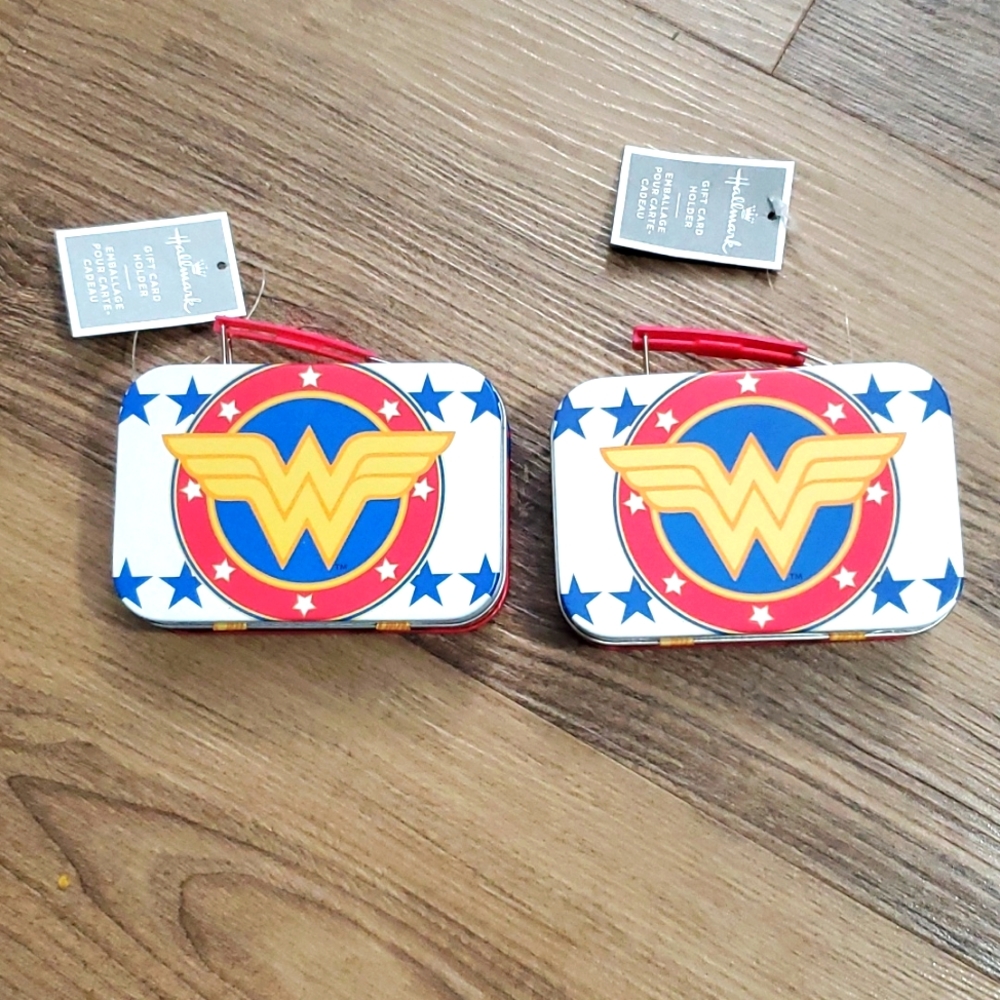 2 Hallmark Licensed Wonder Woman Gift Card Holders